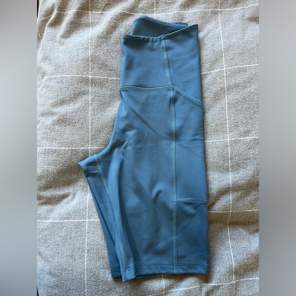 Girlfriend collective High-Rise pocket bike shorts / XS